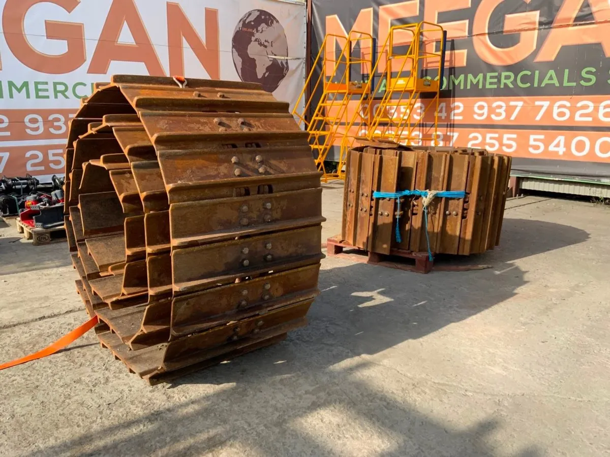 D6 CAT CATERPILLAR DOZER TRACKS AND PADS....... - Image 1