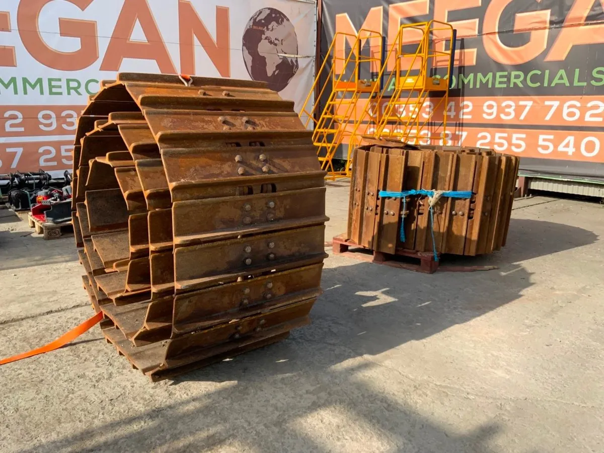 D6 CAT CATERPILLAR DOZER TRACKS AND PADS....... - Image 2