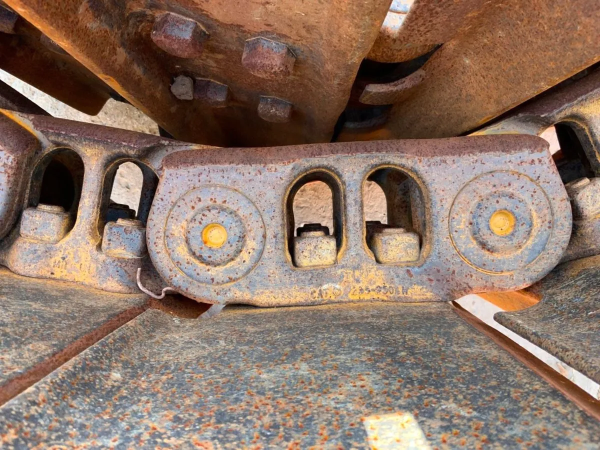 D6 CAT CATERPILLAR DOZER TRACKS AND PADS....... - Image 4