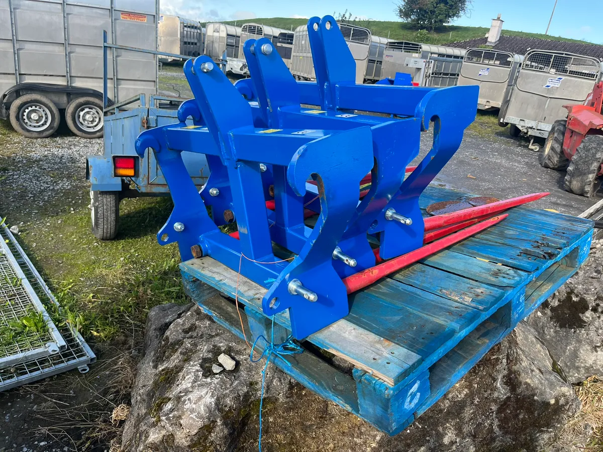 Dual purpose bale spikes 3 point linkage and euro - Image 2