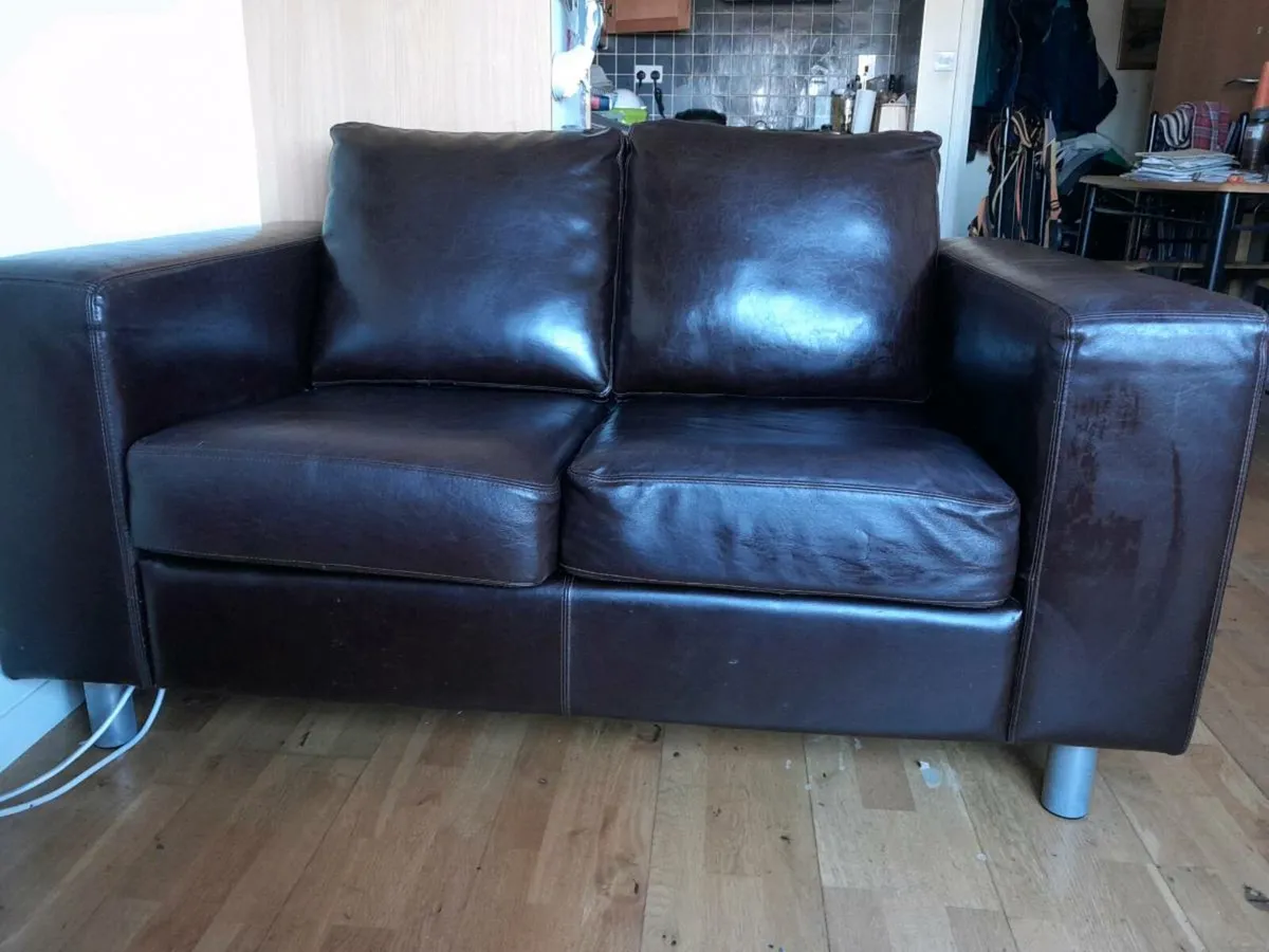Free Free Lovely leather sofa. - Image 1