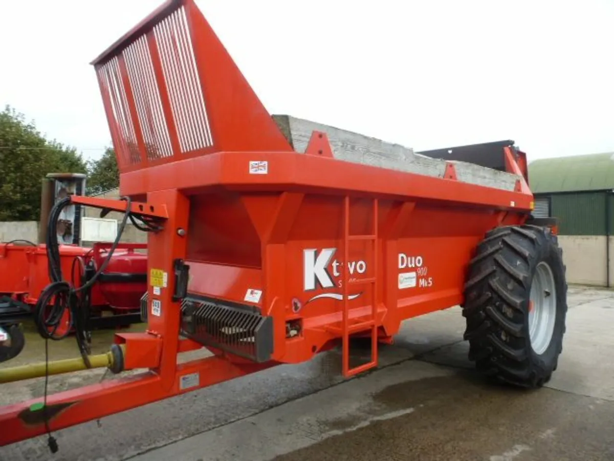 K 2 Duo 9 ton rear discharge spreader - Image 1