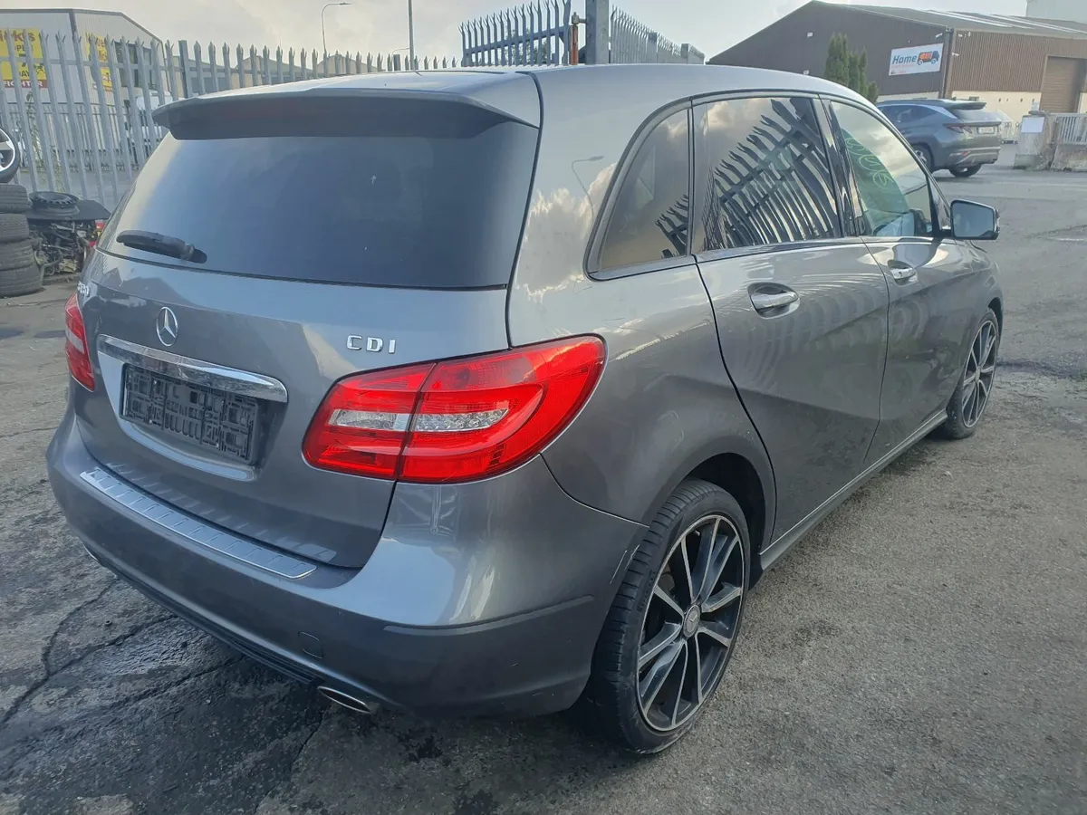 13 MERCEDES B-CLASS  1.8 CDI AUTO FOR BREAKING - Image 4