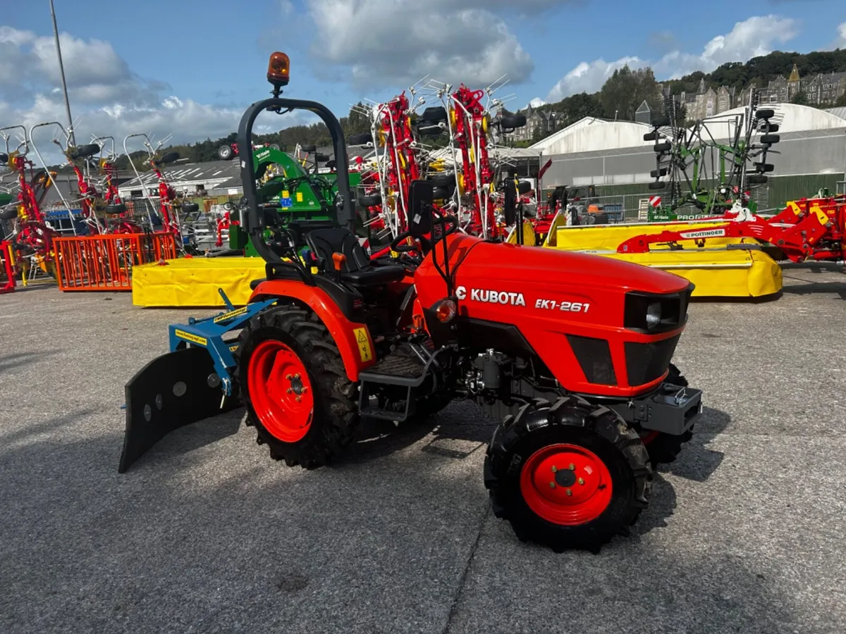 Kubota EK1-261 Tractor - Image 1