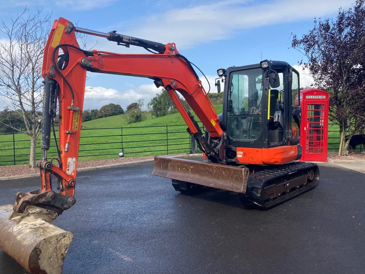 2014 Kubota 5 1/2 Tonne Digger - Image 2