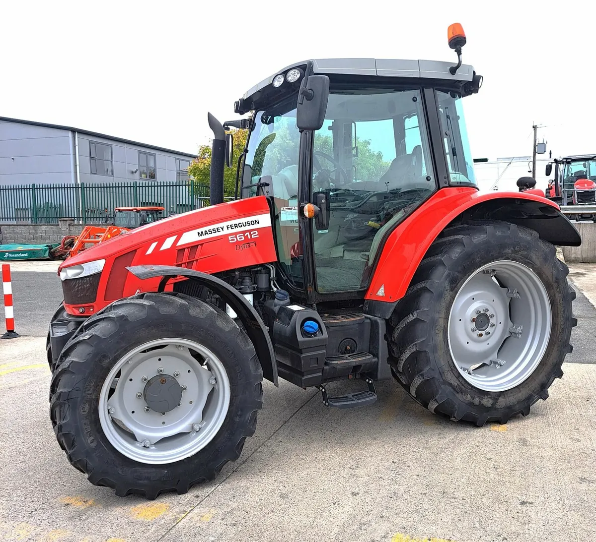 MASSEY FERGUSON 5612 4WD - Image 1