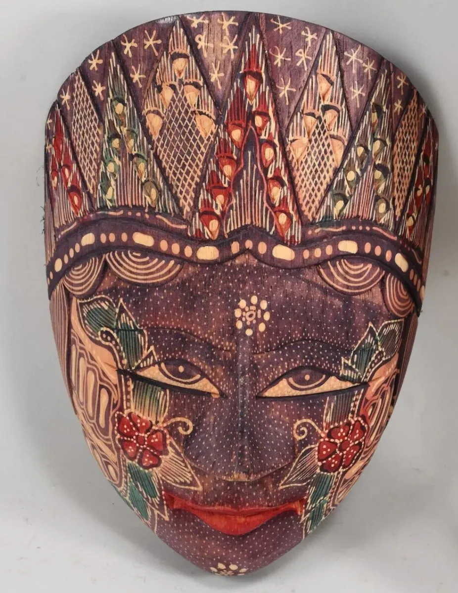 4 hand carved old masks - Image 2