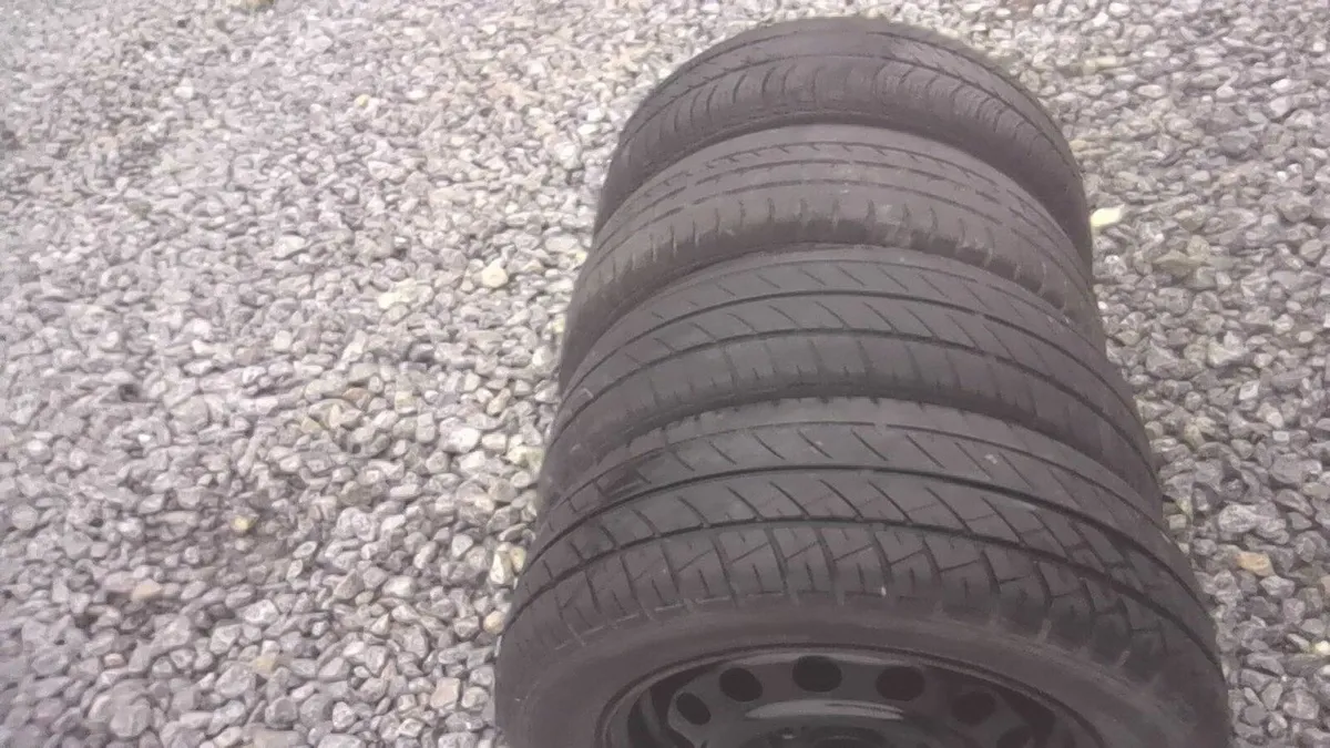 HONDA CIVIC 14 INCH WHEELS & EXHAUST - Image 3