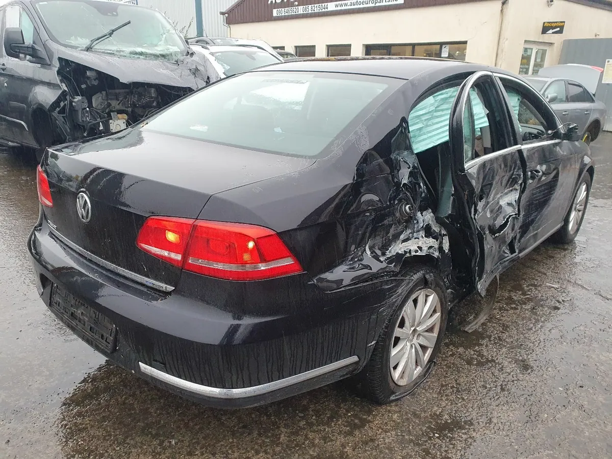 11 VOLKSWAGEN PASSAT 1.6 TDI FOR BREAKING - Image 3