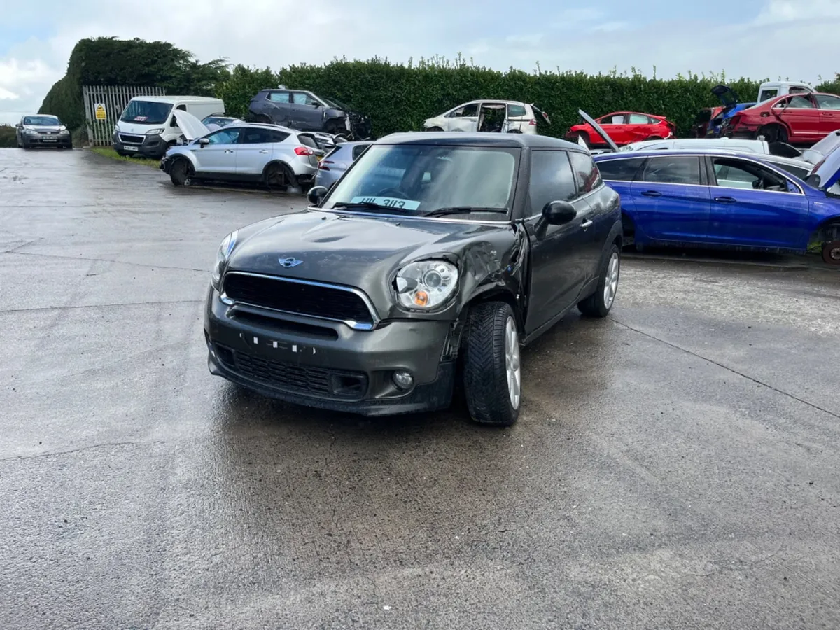 2016 Mini Cooper space man 2.0  3DR - Image 2