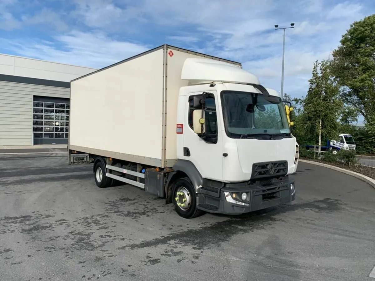 2015 Renault D10 Box Body - Image 1