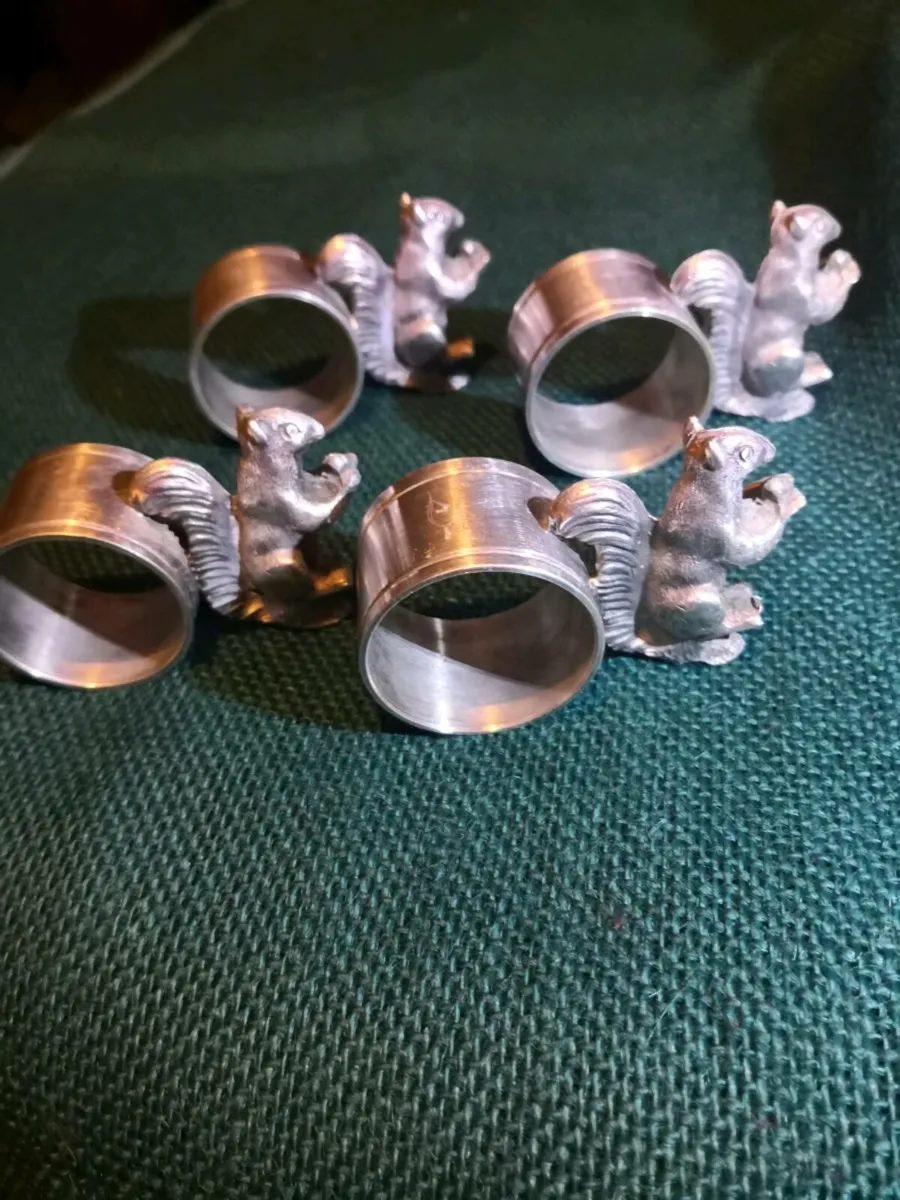 4 rare Victorian silver plated heavy napkin rings