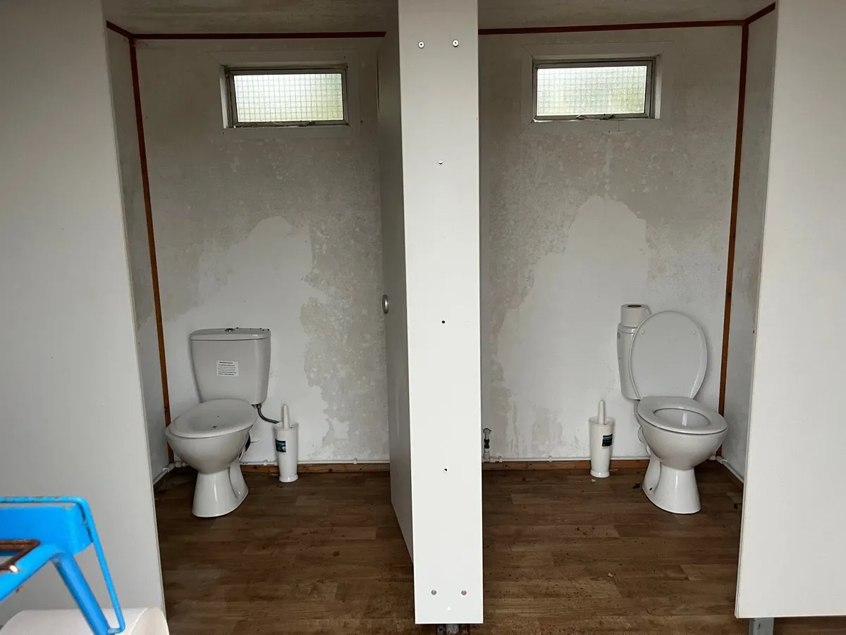 Toilet block - Image 4