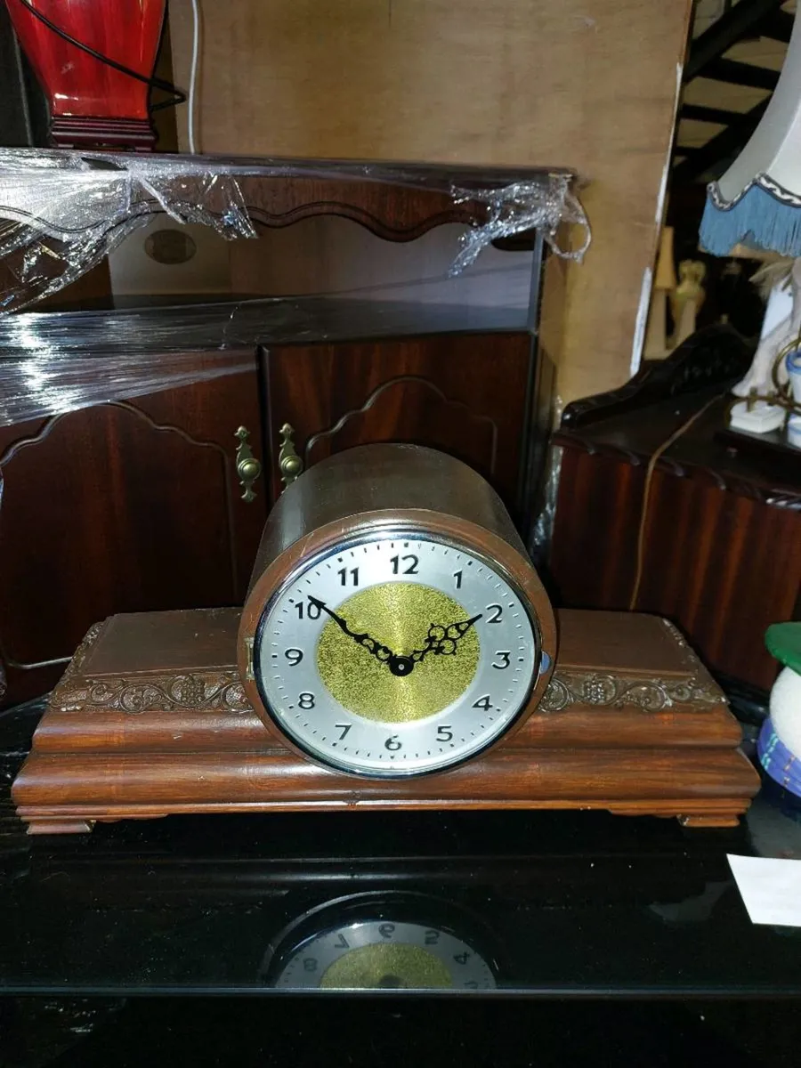 Antique clocks and furniture - Image 4