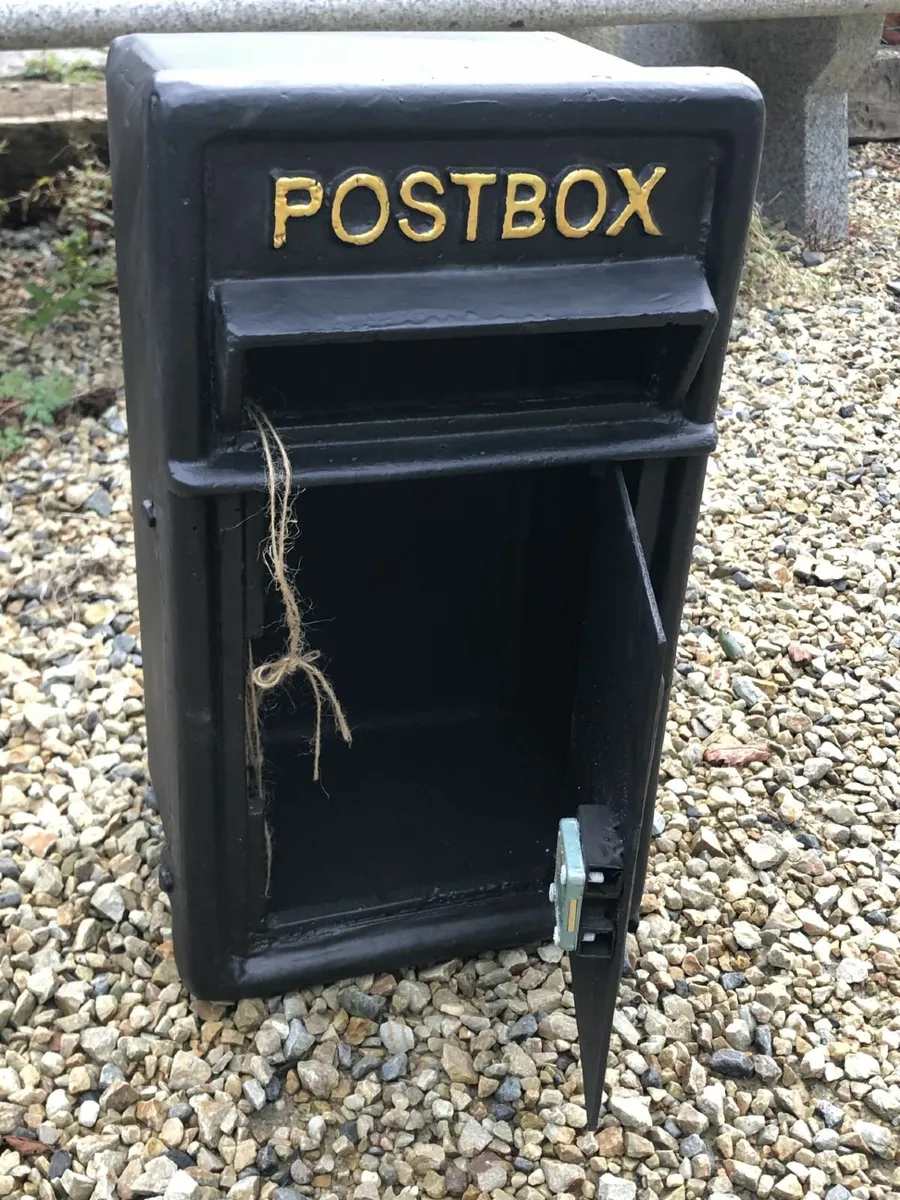 P&T Cast Iron Post Box - Image 3