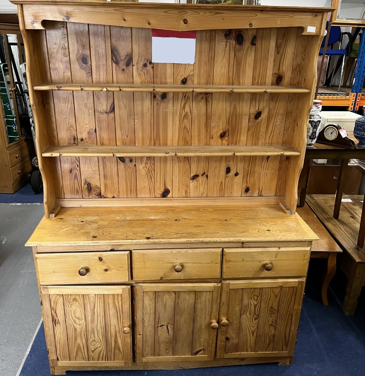 Pine on sale kitchen dresser