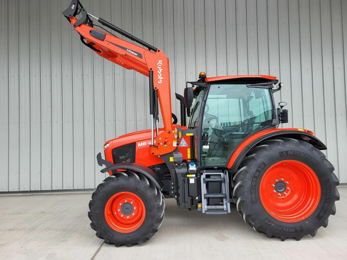 Kubota M6122 C/W Loader - Image 2