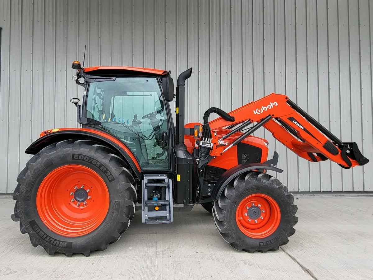 Kubota M6122 C/W Loader - Image 1