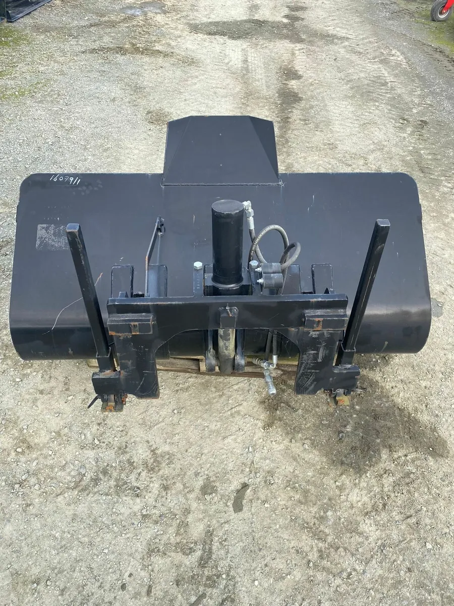 Manitou Forklift High Tip Bucket - €2,000 + VAT - Image 4