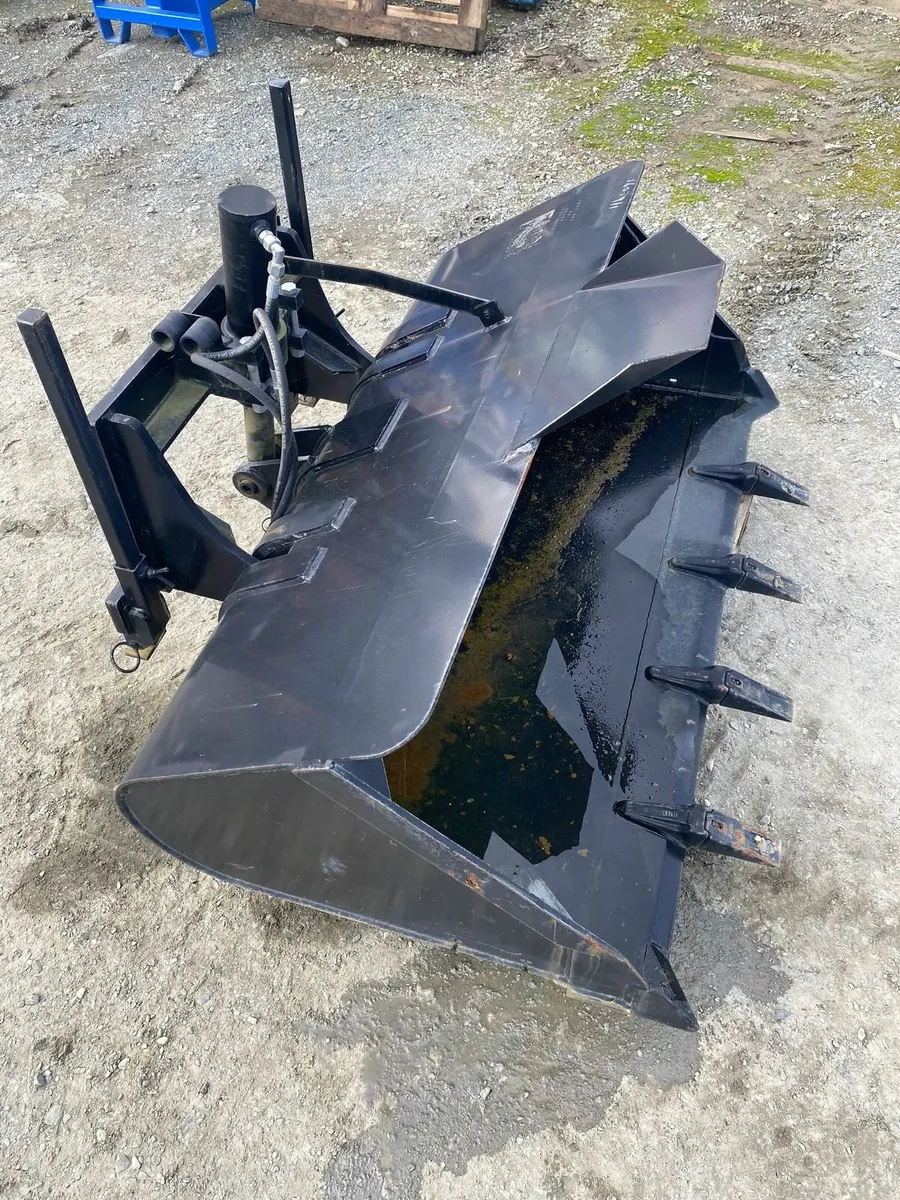 Manitou Forklift High Tip Bucket - €2,000 + VAT - Image 2