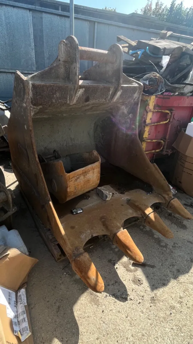 5 foot , 90 mil pin  bucket for sale - Image 4