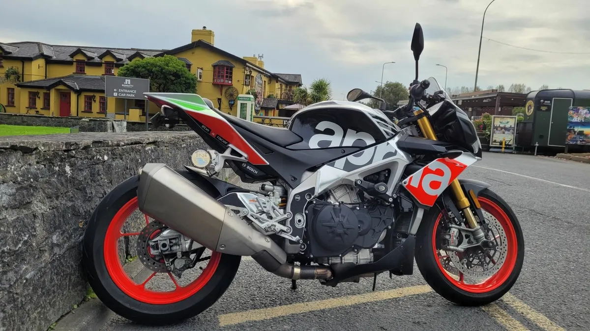 2017 Aprilia Tuono V4-1100 FACTORY - Image 1