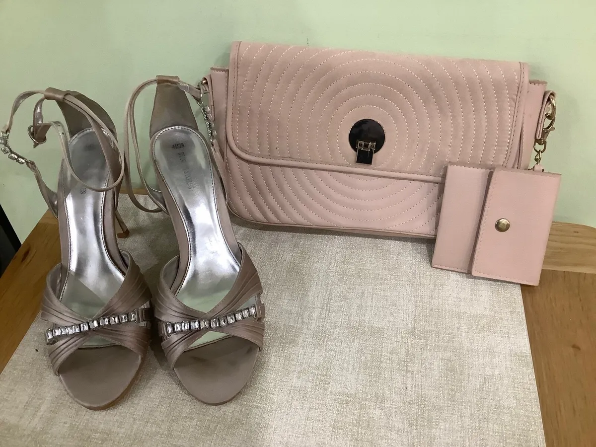High heels ladies shoes and bag