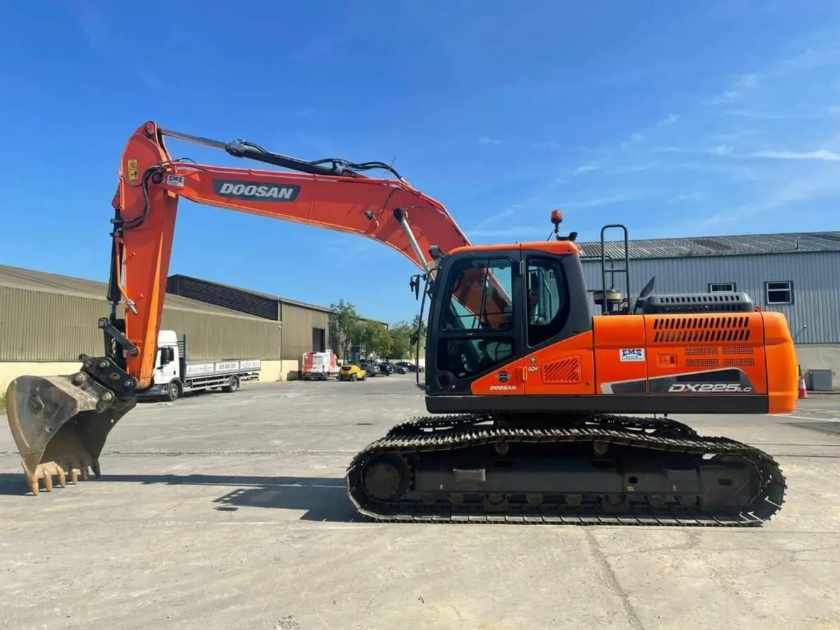 Doosan DX225LC-5 - Image 2