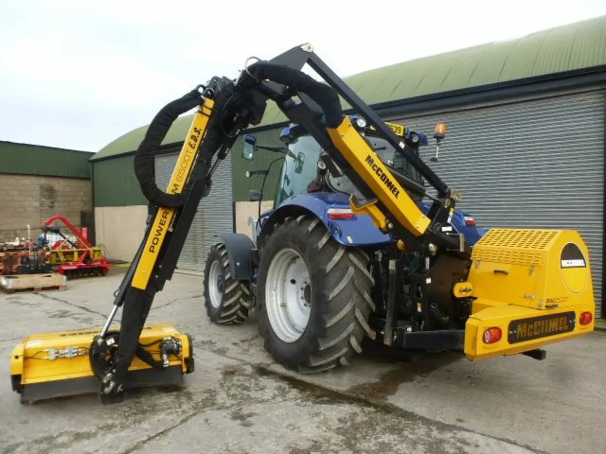 McConnel PA6500 T Hedgecutter