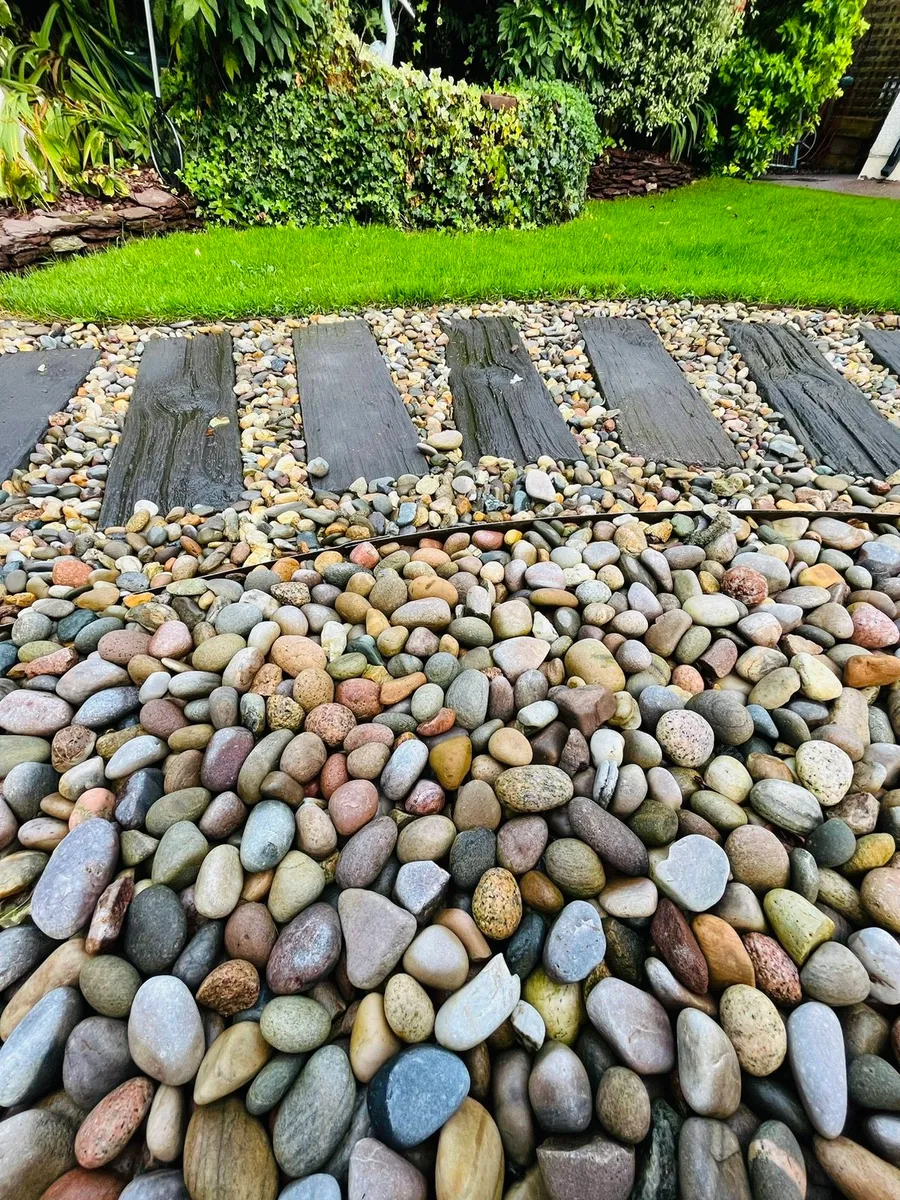 Stone plum slate cobbles pebbles rocks boulders - Image 4