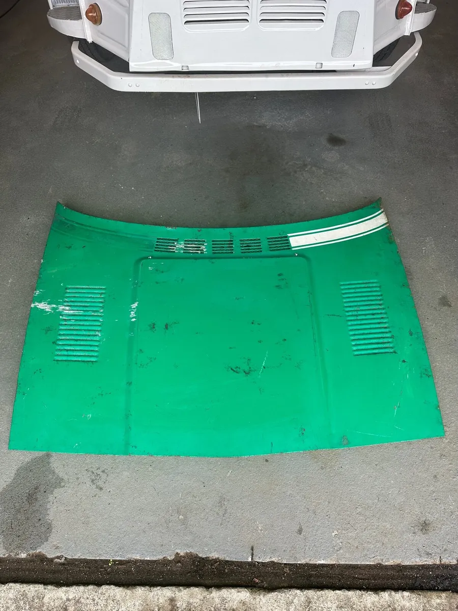 Triumph TR7 car bonnet - Image 1