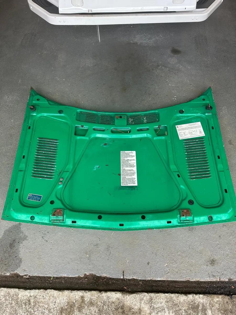 Triumph TR7 car bonnet - Image 2