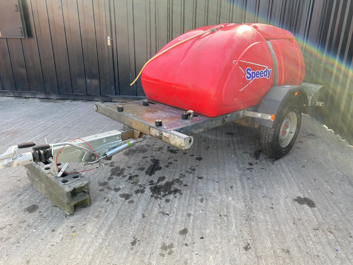 Choice of 10 1000L Western Water Bowser - Image 2