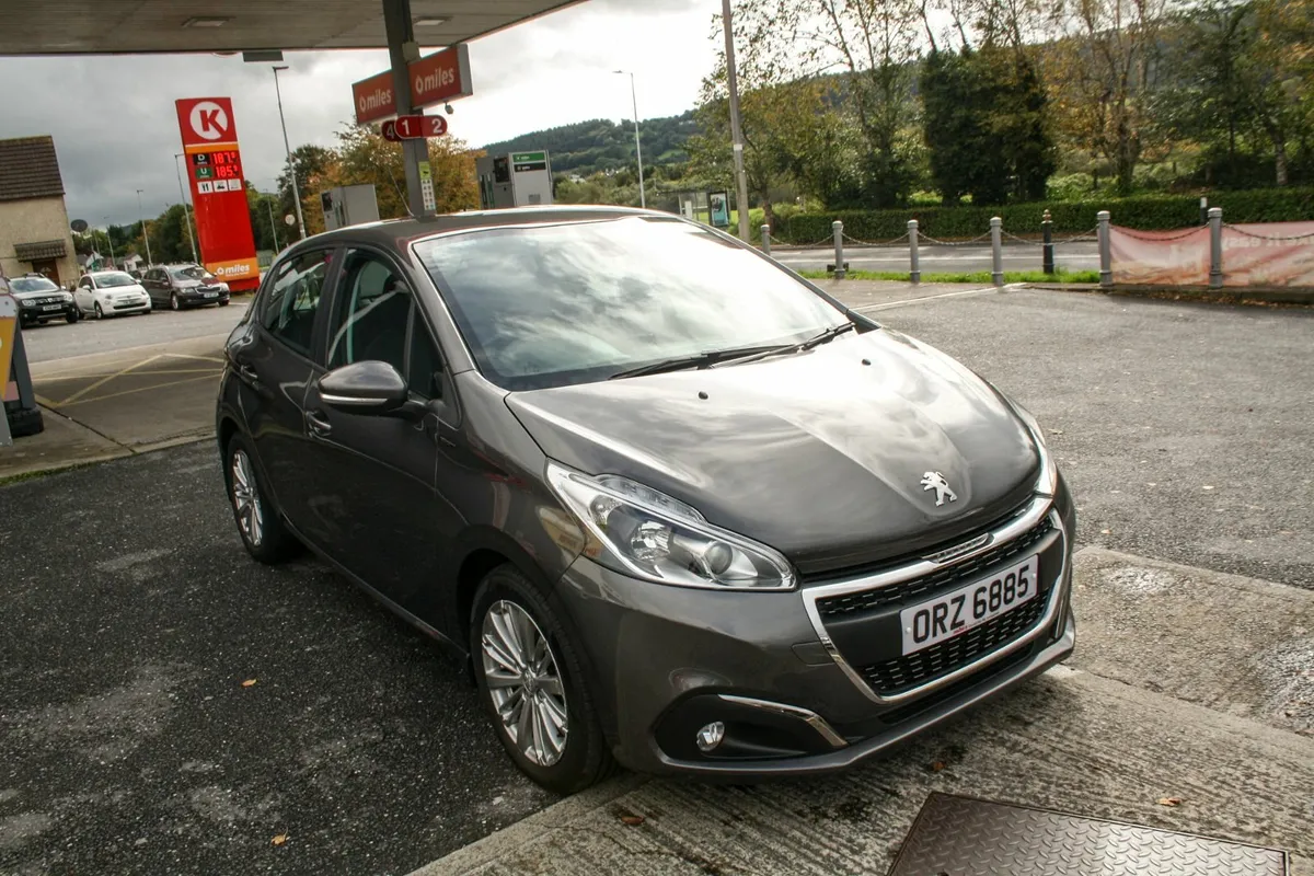 2019 Peugeot 208 1.2 Signature 5-dr Petrol