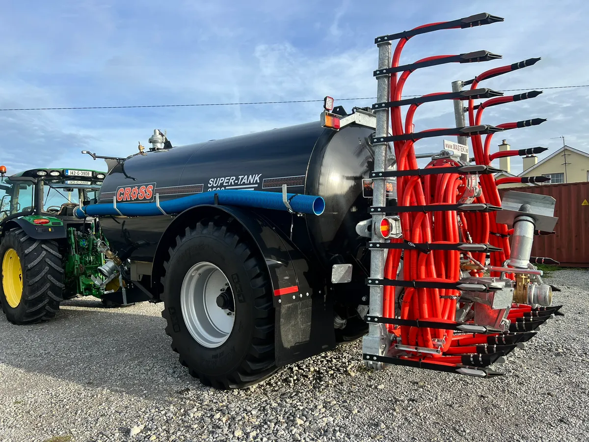 Cross 2500 Gallon tanker with 7.5 mastek shoe - Image 1