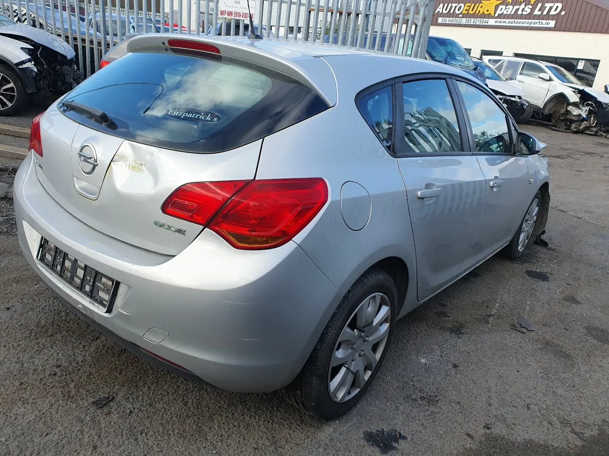 11 OPEL ASTRA 1.3 CDTI FOR BREAKING - Image 3