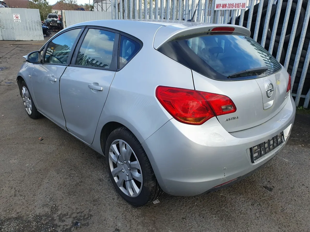 11 OPEL ASTRA 1.3 CDTI FOR BREAKING - Image 4