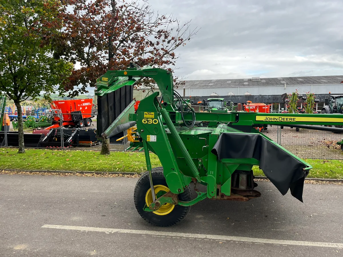 2016 John Deere 630 mower with grouper - Image 2