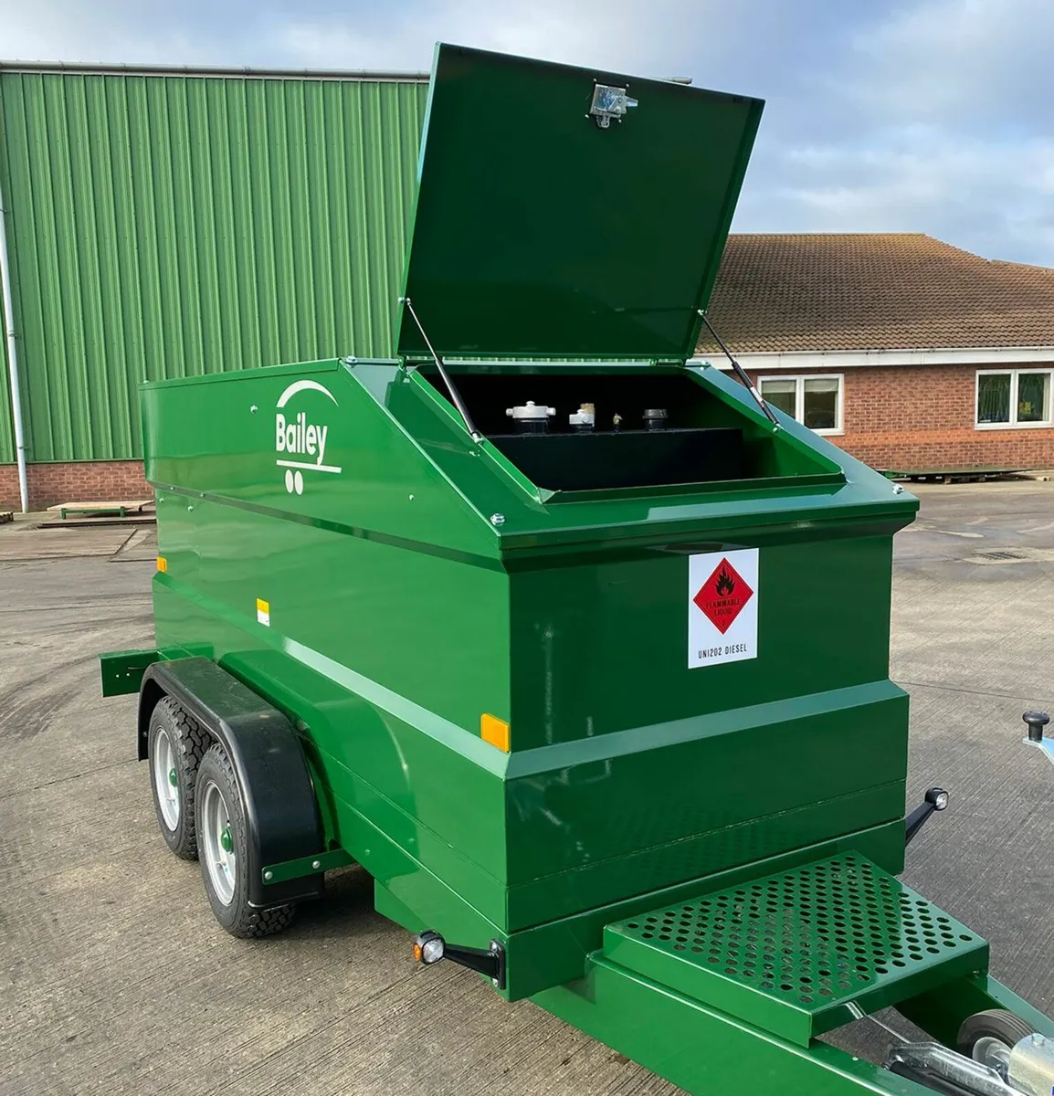 New Bailey Fuel Bowser 2000L/220L AdBlue - Image 2