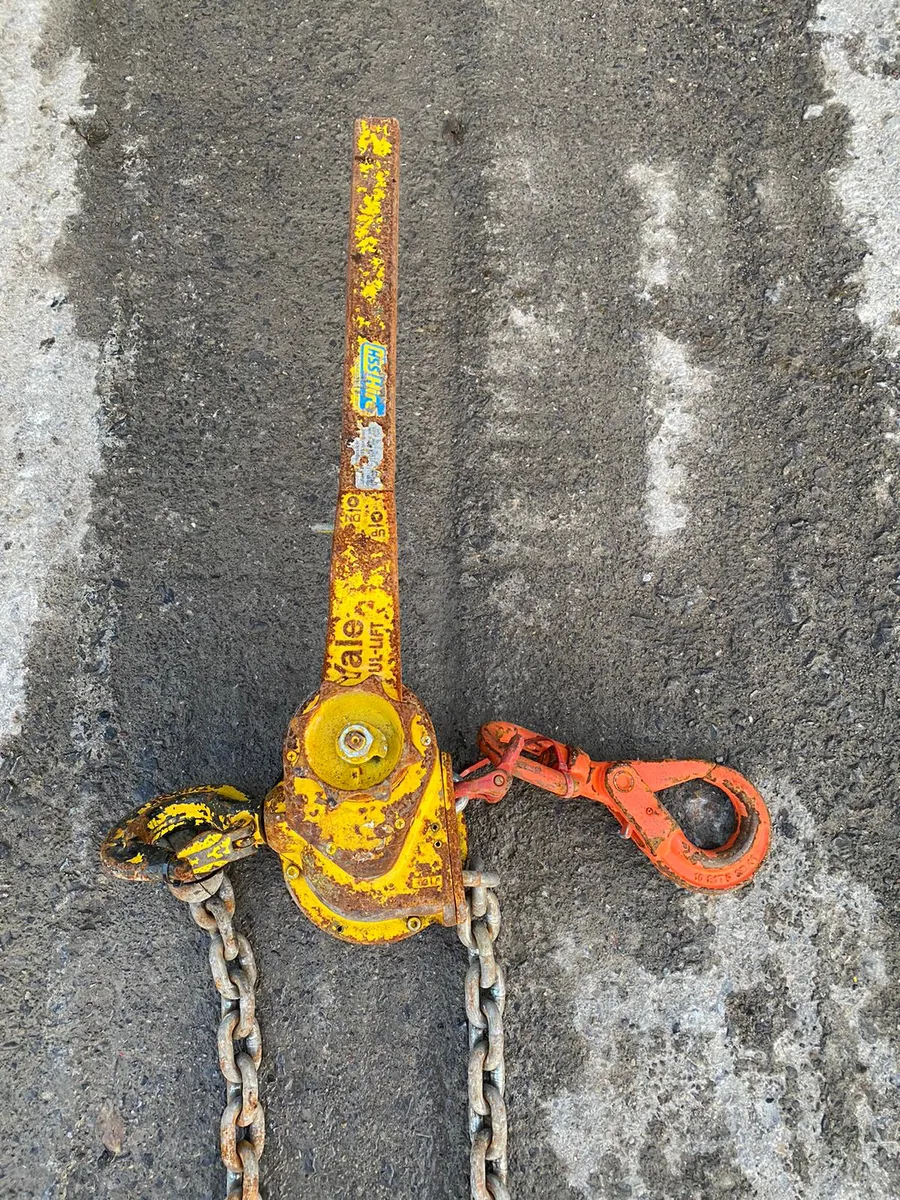Yale Chain and Hook - Image 2