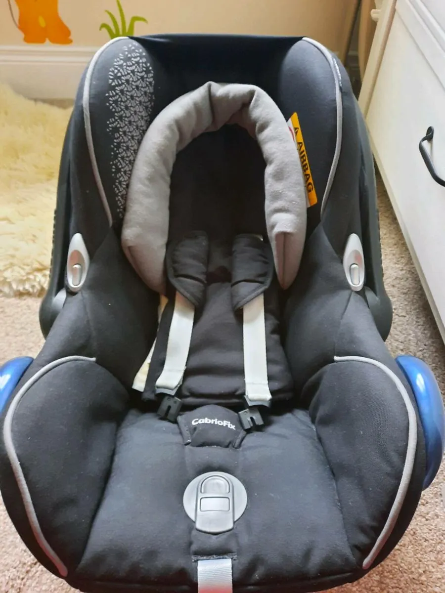 Maxi Cosi Baby Car Seat & Isofix Base