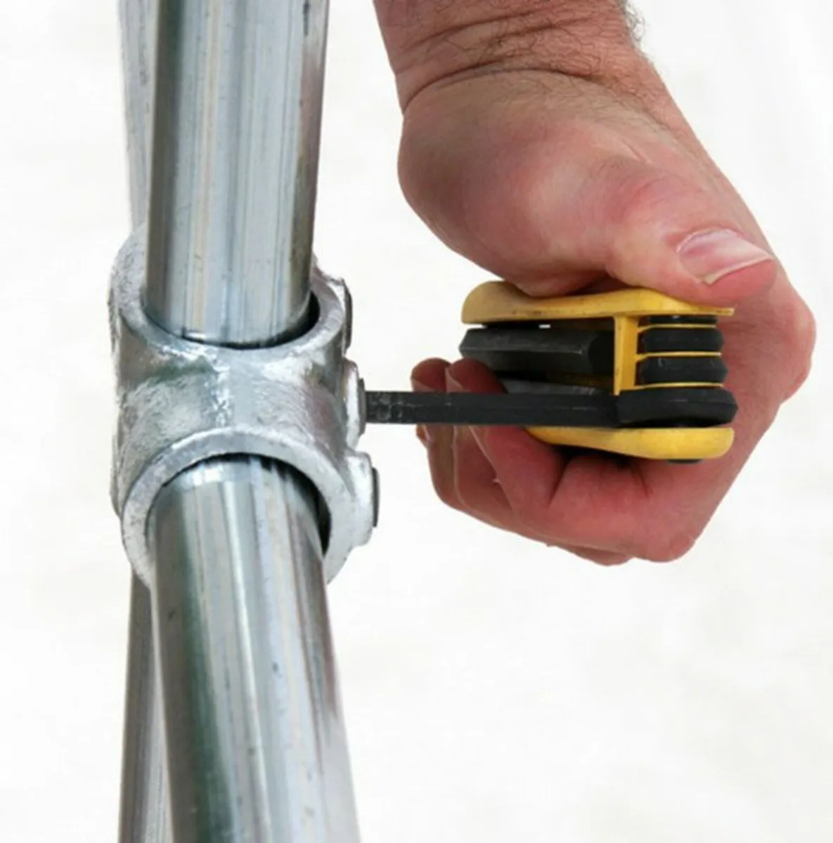 Heavy Duty Steel Clothes Rail - Easily Installed - Image 4