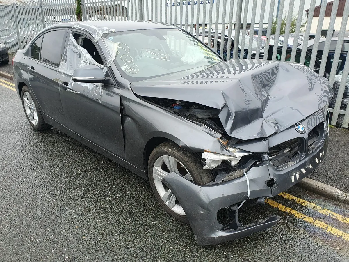 17 BMW 3 SERIES 320i 2.0 P FOR BREAKING - Image 2