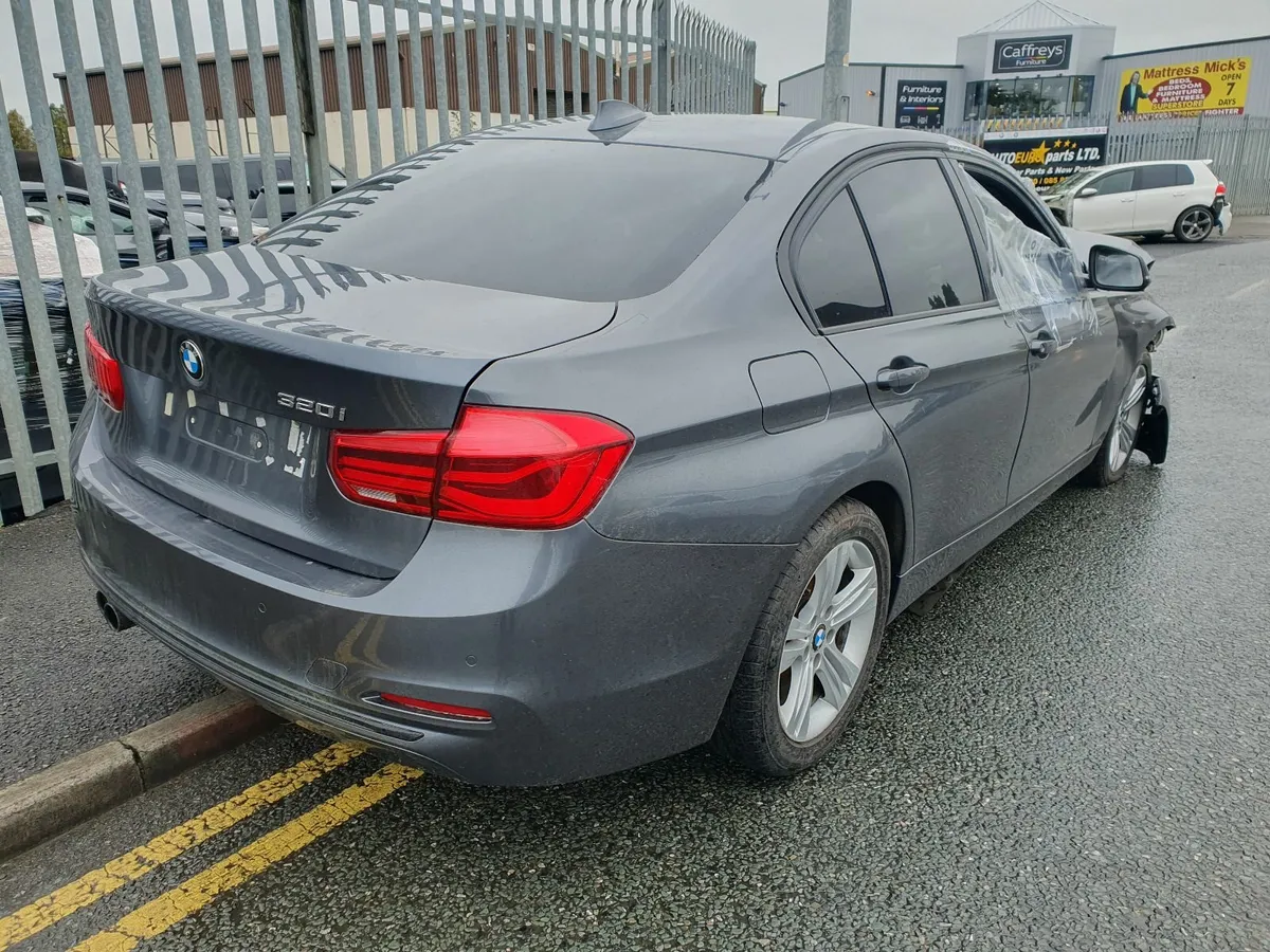 17 BMW 3 SERIES 320i 2.0 P FOR BREAKING - Image 3