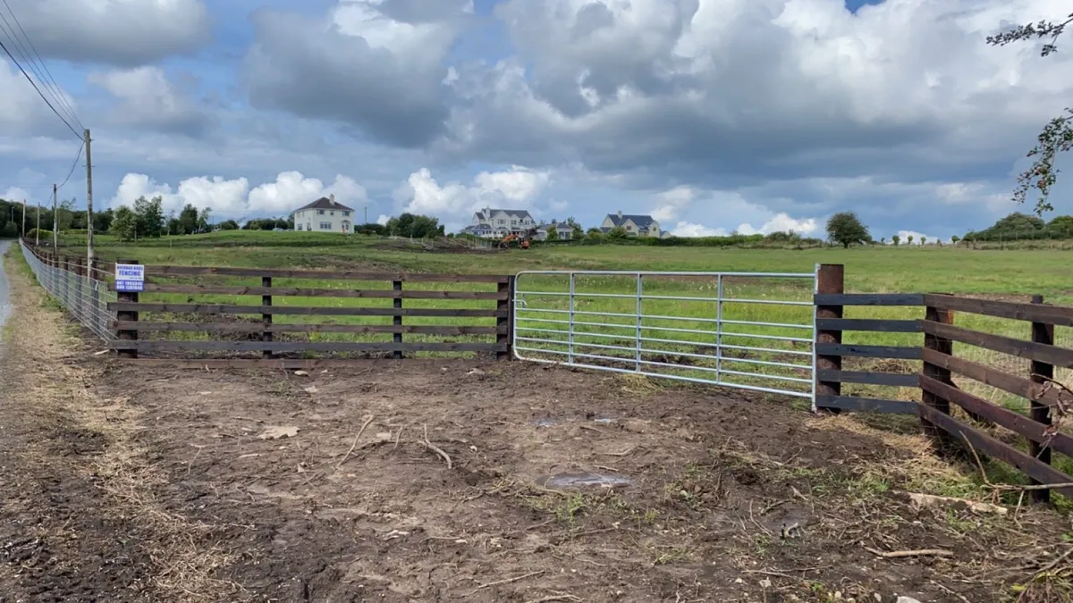 Brennan Bros Fencing Contractor - Image 2