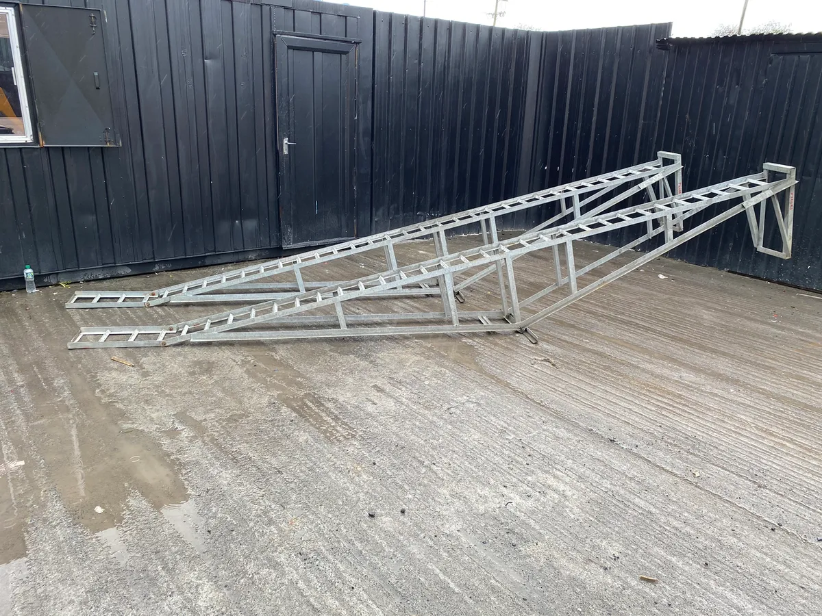 Car Display Ramps - Image 1