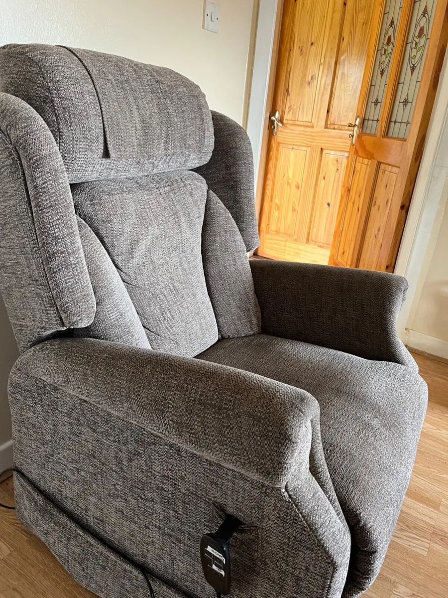 Recliner chair ( lift & recline)