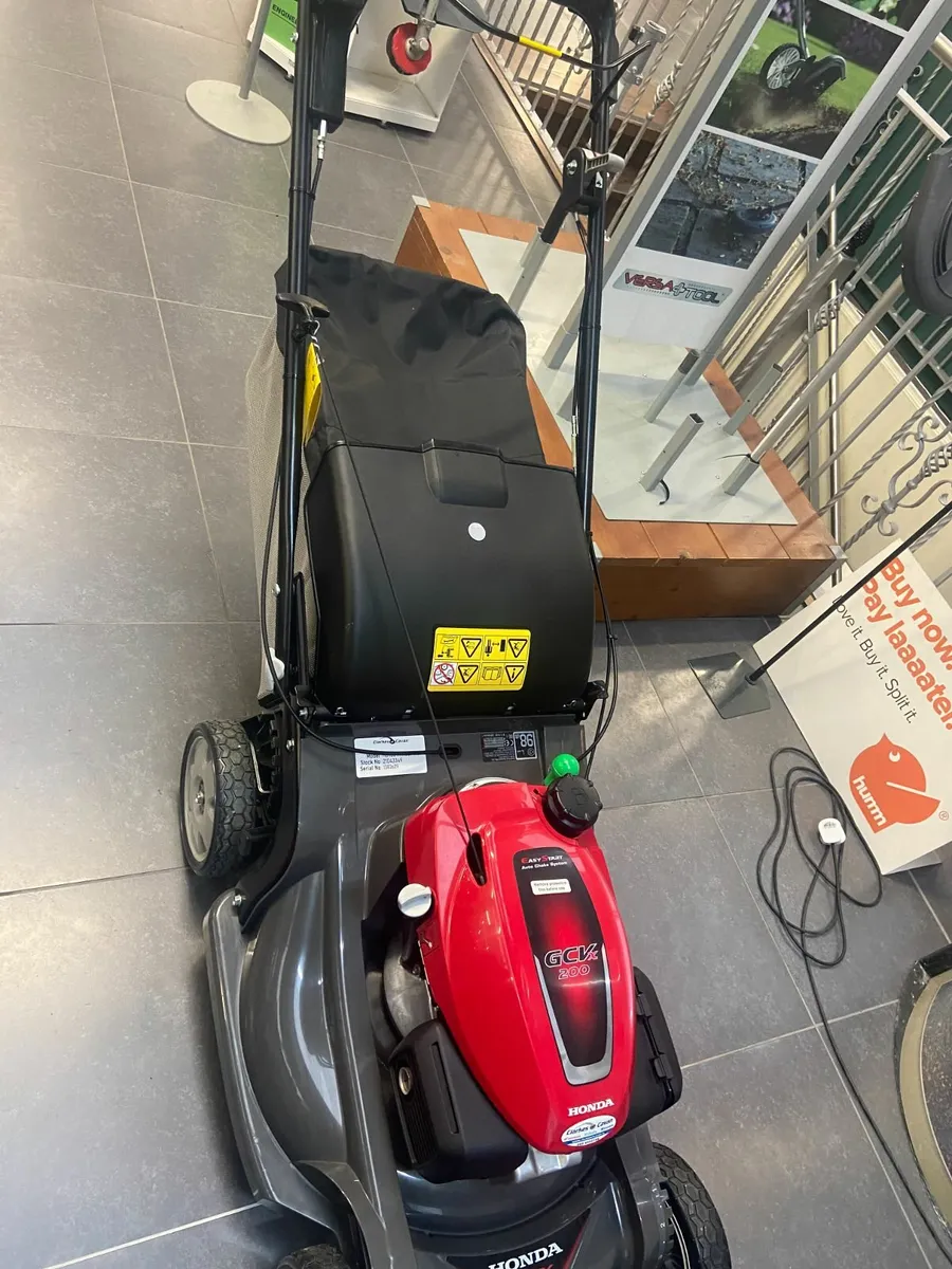 New Honda HRX537 VYE Petrol Lawnmower - Image 2