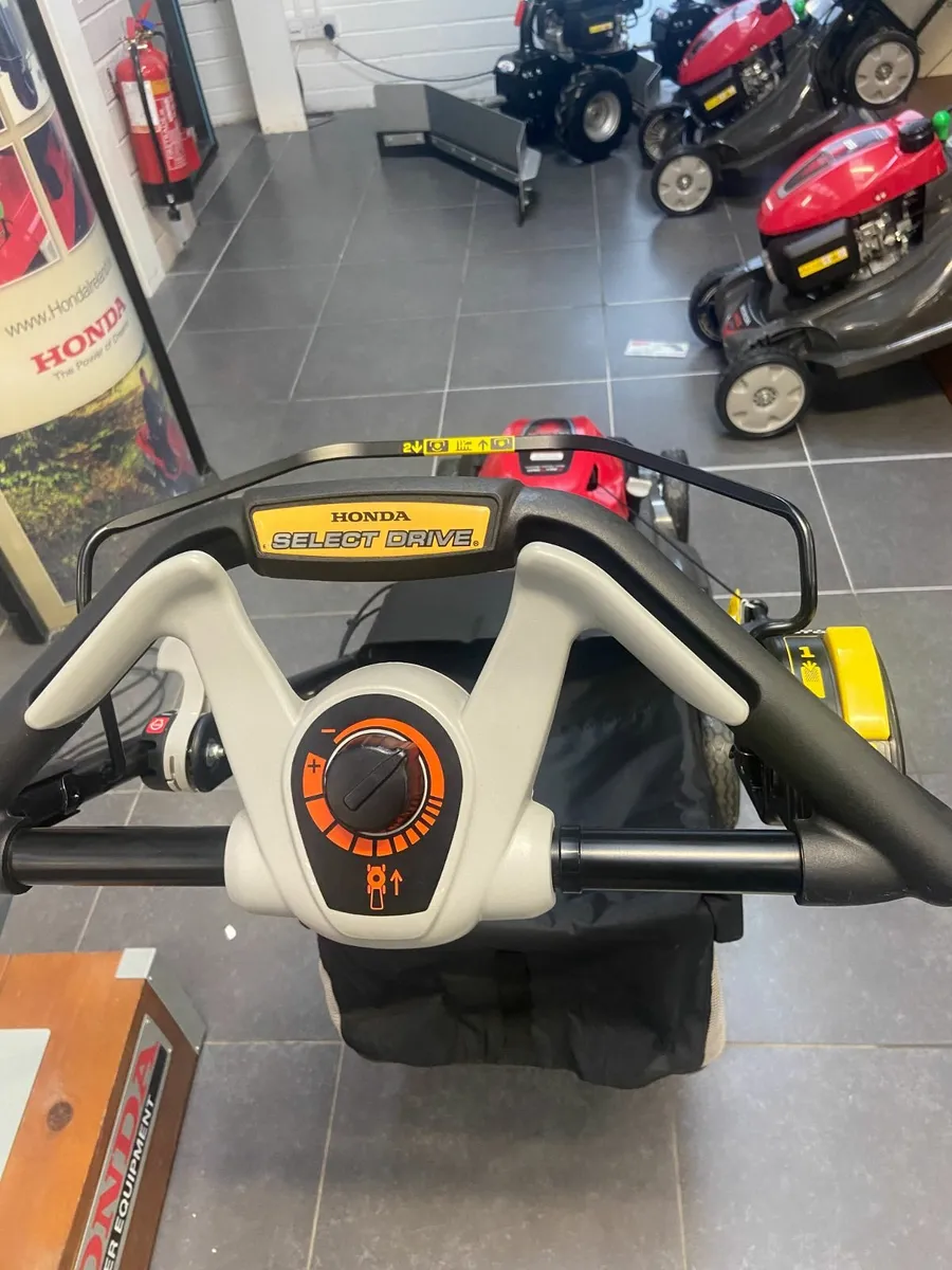 New Honda HRX537 VYE Petrol Lawnmower - Image 4