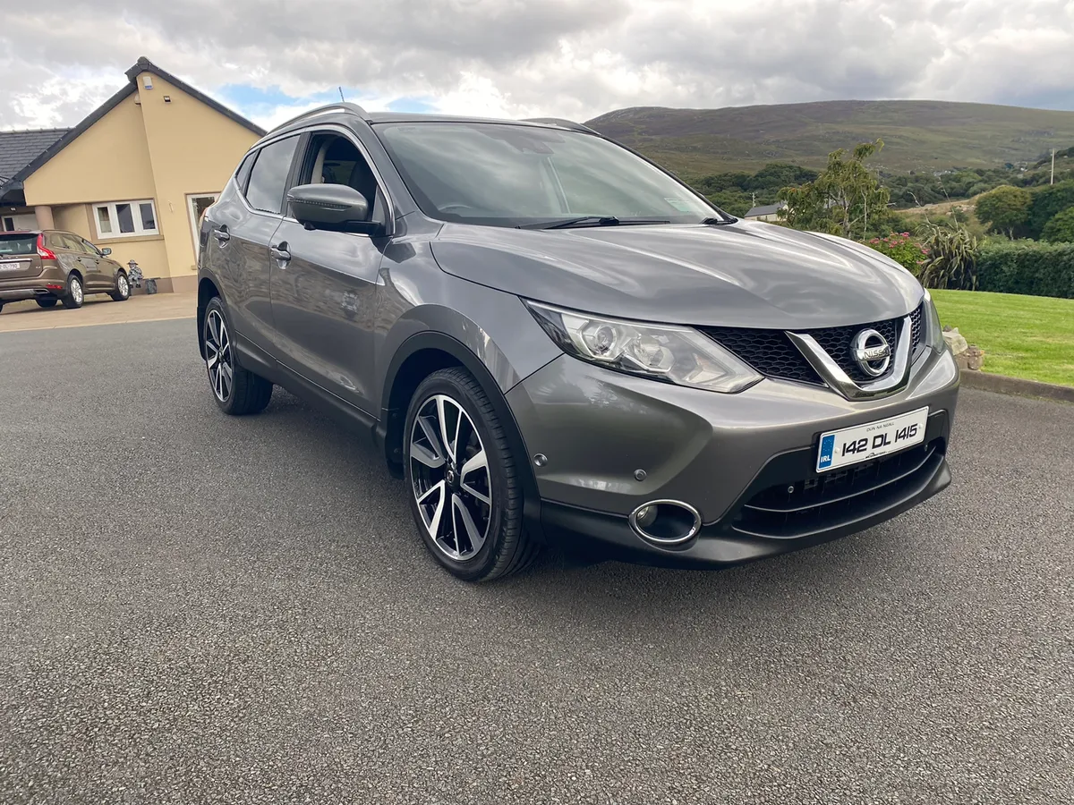 Nissan Qashqai 1.5dci Tekna with Pan roof - Image 2